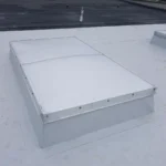 Czy można zainstalować świetliki na płaskim dachu?